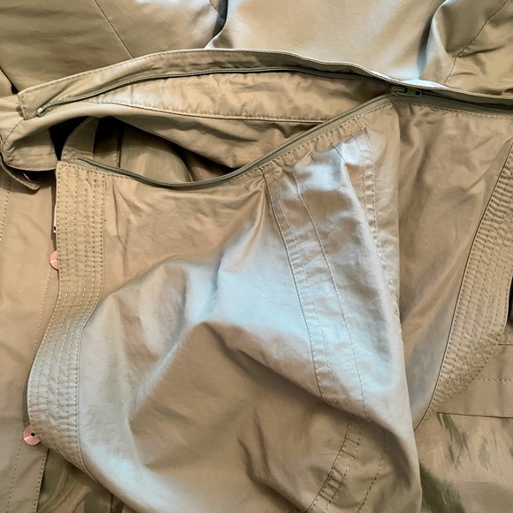 GALLERY LIKE NEW WATER REPELLENT RAINCOAT W DETACHABLE HOOD, DRY CLEANED. - Picture 13 of 17